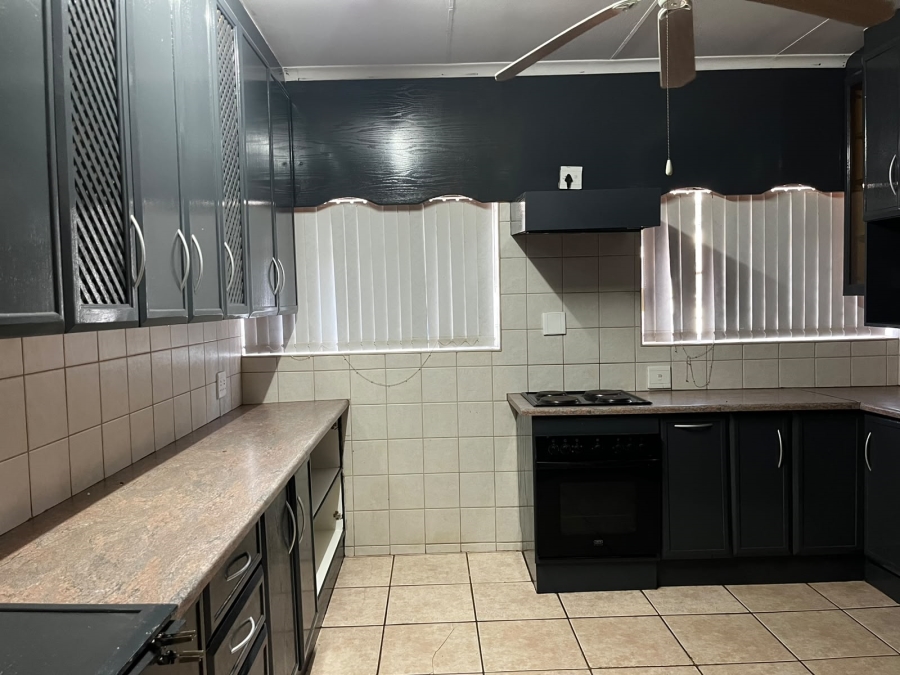 4 Bedroom Property for Sale in Flamwood North West